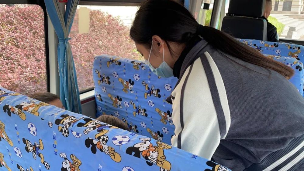 為愛護航，安全抵達——我校附屬幼兒園校車安全演練活動