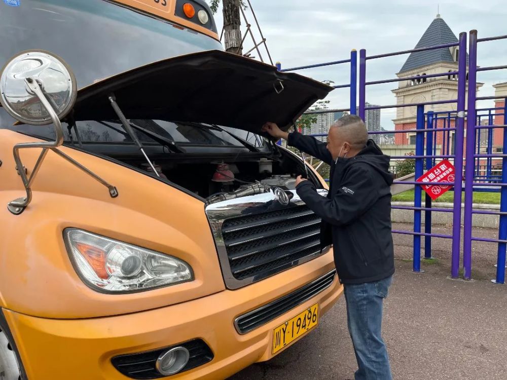 為愛護航，安全抵達——我校附屬幼兒園校車安全演練活動