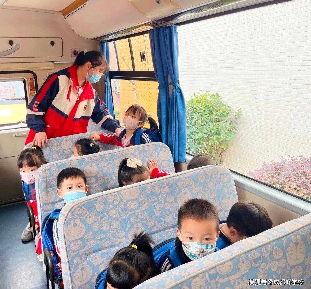 遇事不慌，聽從指揮！柏林陽光幼兒園校車安全演練，為愛護航！