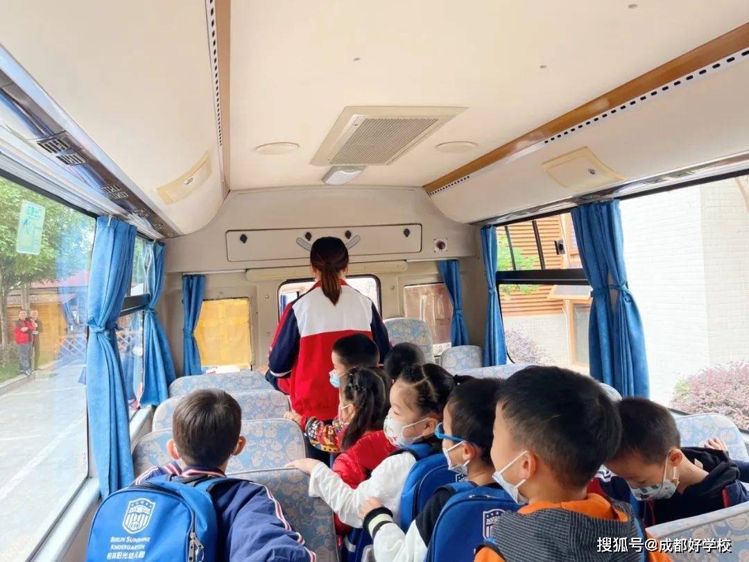 遇事不慌，聽從指揮！柏林陽光幼兒園校車安全演練，為愛護航！