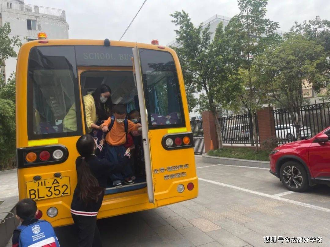 遇事不慌，聽從指揮！柏林陽光幼兒園校車安全演練，為愛護航！