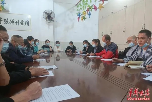 廣發(fā)鎮(zhèn)中心幼兒園開展校車安全及消防應(yīng)急疏散演練