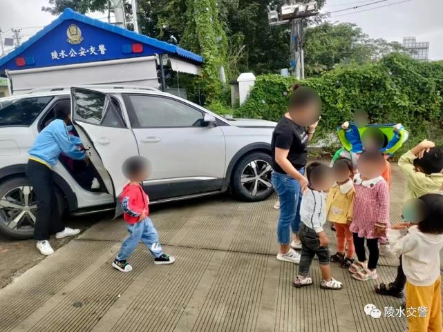 超員260%！陵水公安交警查獲一起“黑校車”嚴重超員！