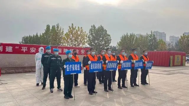 保障校車安全 濟南市開展校車消防及防暴應急演練