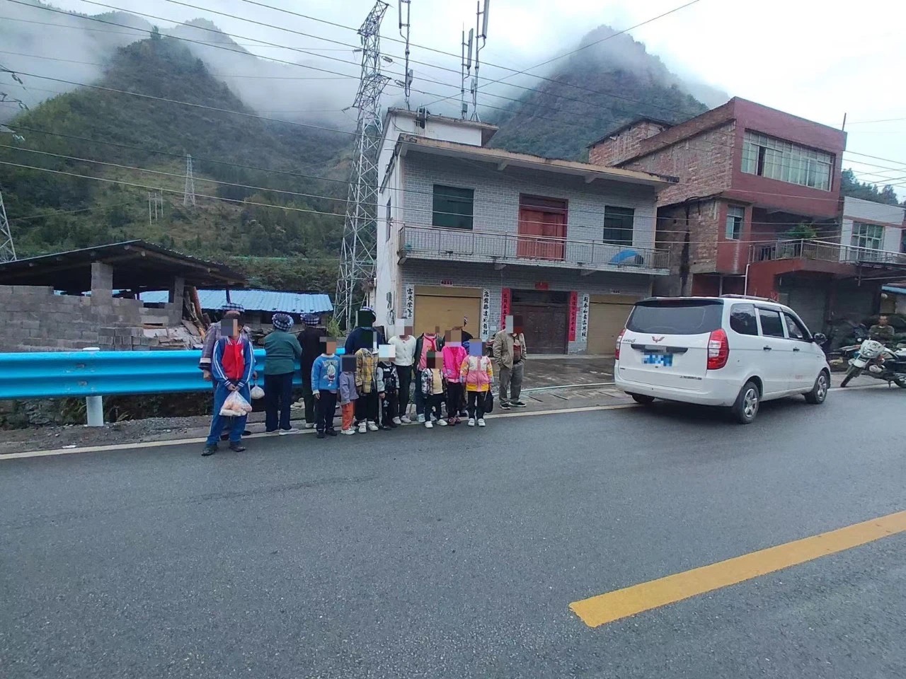 非法營(yíng)運(yùn)“黑校車(chē)”，貴州一駕駛員被依法判刑！