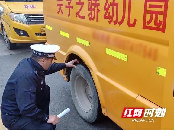 開(kāi)學(xué)在即！古丈縣多部門聯(lián)合開(kāi)展校車安全大檢查