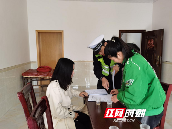 漣源市白馬鎮(zhèn)組織開(kāi)展“五一”假前校車(chē)安全檢查 圖片5.png