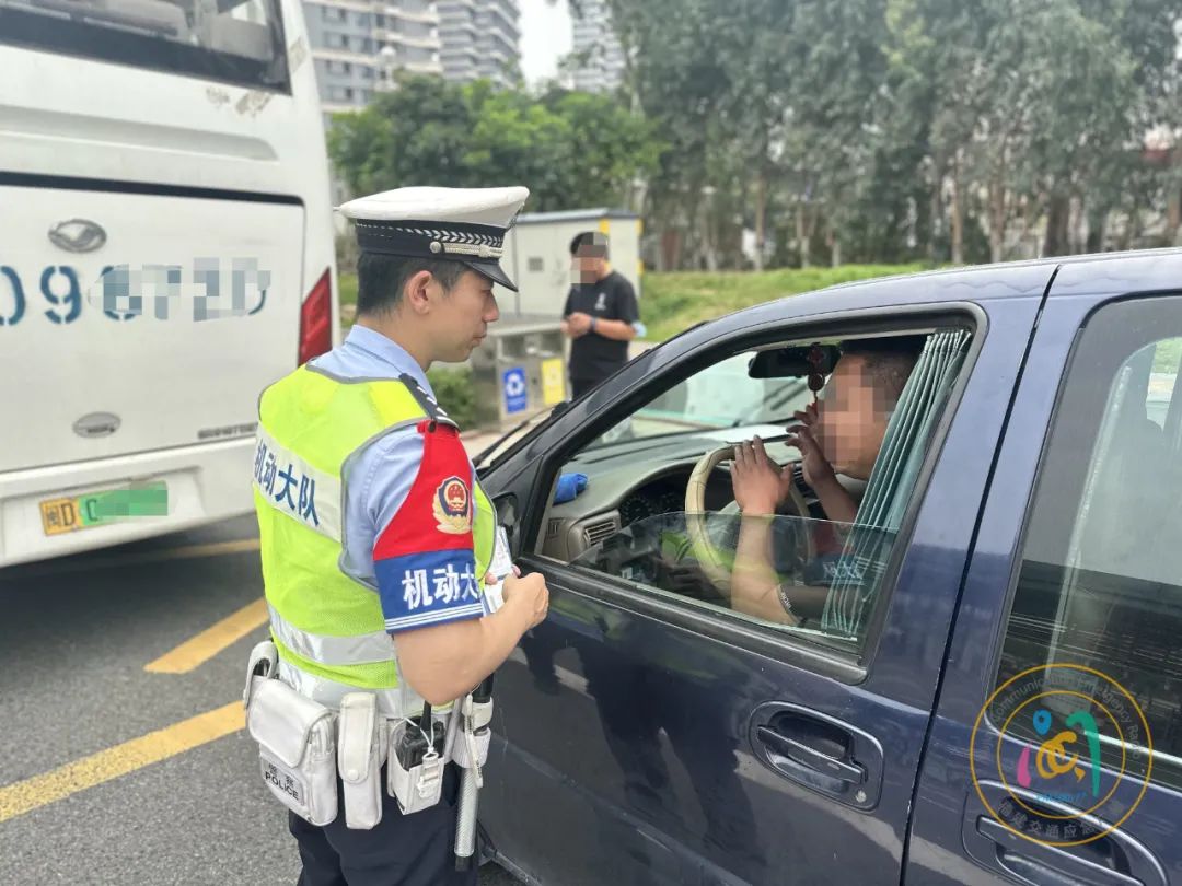 兩輛“黑校車”,被查! 兩輛“黑校車”,被查!