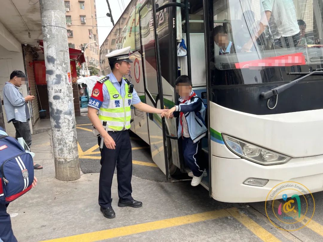 兩輛“黑校車”,被查! 兩輛“黑校車”,被查!