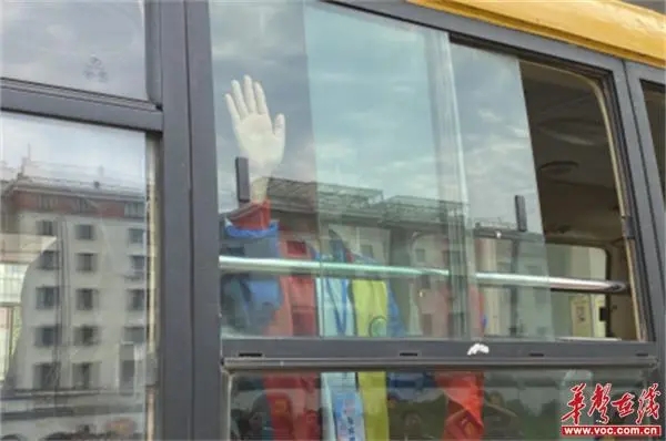 臨澧一完小開展校車防悶和應急逃生演練活動/ 臨澧一完小開展校車防悶和應急逃生演練活動