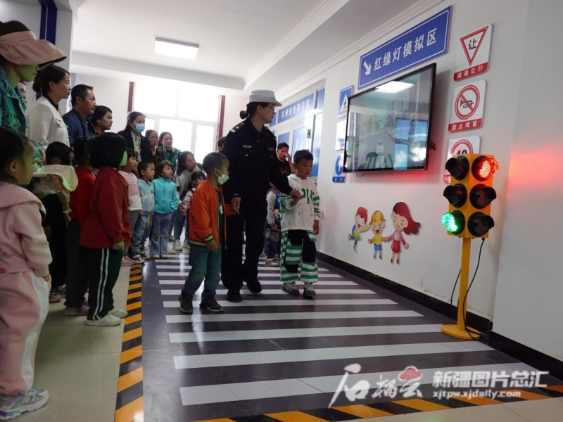 防災減災進校園 看警察蜀黍的科普“課堂” 防災減災進校園 看警察蜀黍的科普“課堂”