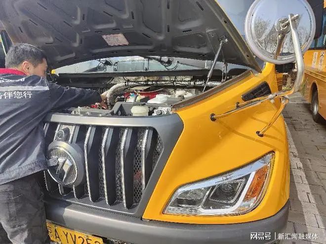 校車夏季大檢修,為學生安全出行保駕護航 圖片