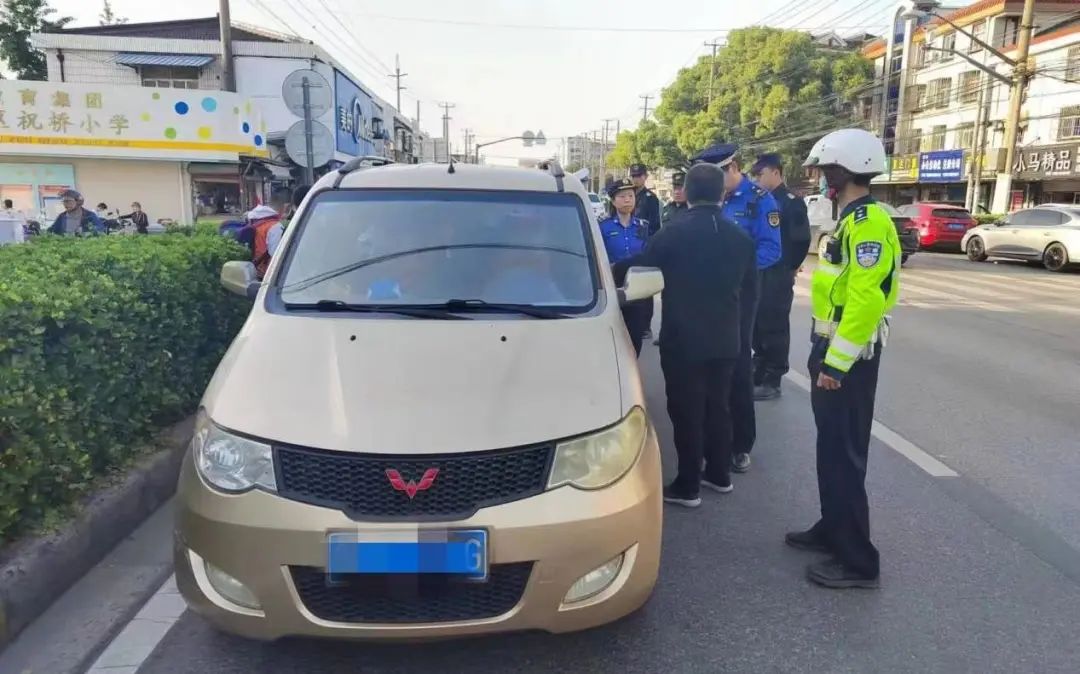 孩子的安全豈能兒戲?六一前,查獲“黑校車”! 圖片