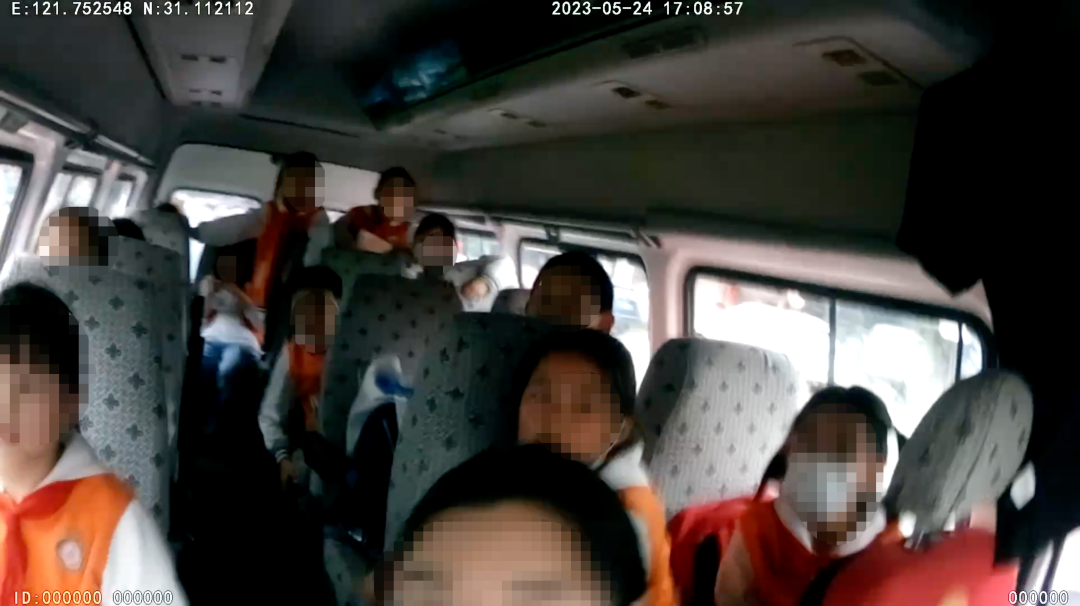 孩子的安全豈能兒戲?六一前,查獲“黑校車”! 圖片