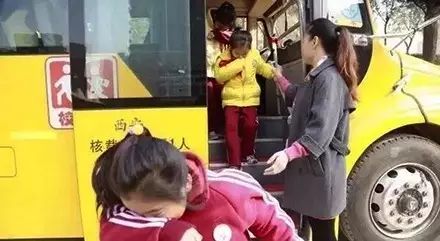 校車乘坐指南，請務(wù)必收下！