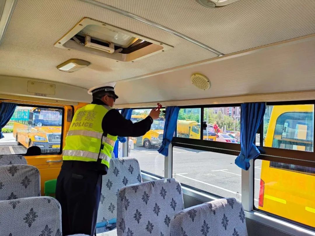 【工作動態】校車安全系萬家!龍井交警開展校車安全大檢查 圖片