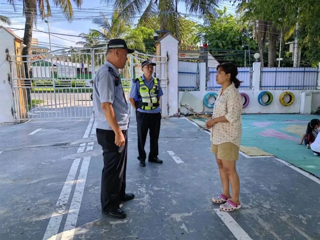 “護苗”專項行動 | 陵水交警開展校車安全檢查 嚴把學生出行安全關 圖片