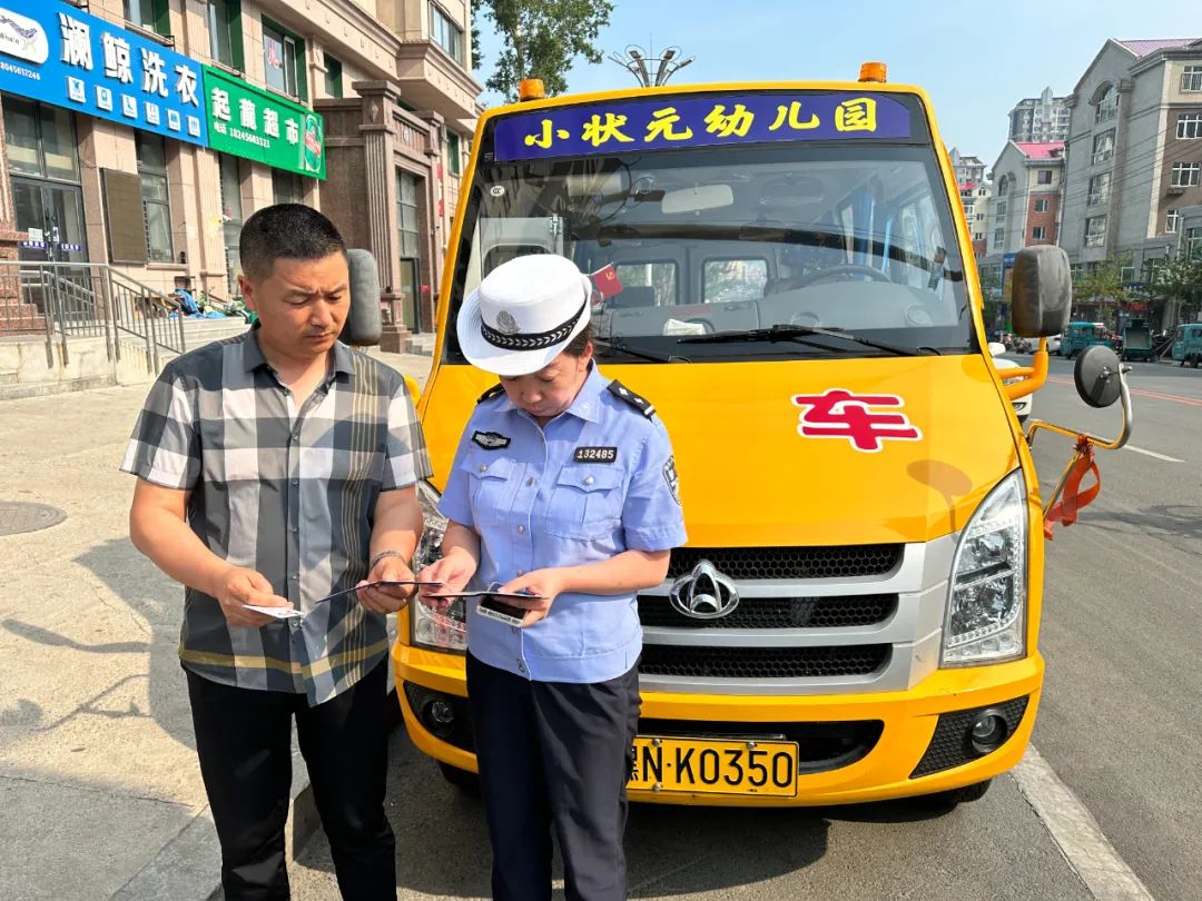 【夏季行動】校車安全系萬家——交警大隊開展校車安全大檢查 圖片