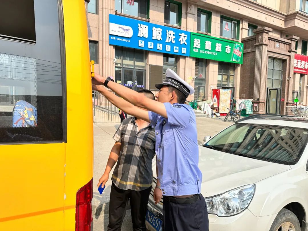 【夏季行動】校車安全系萬家——交警大隊開展校車安全大檢查 圖片
