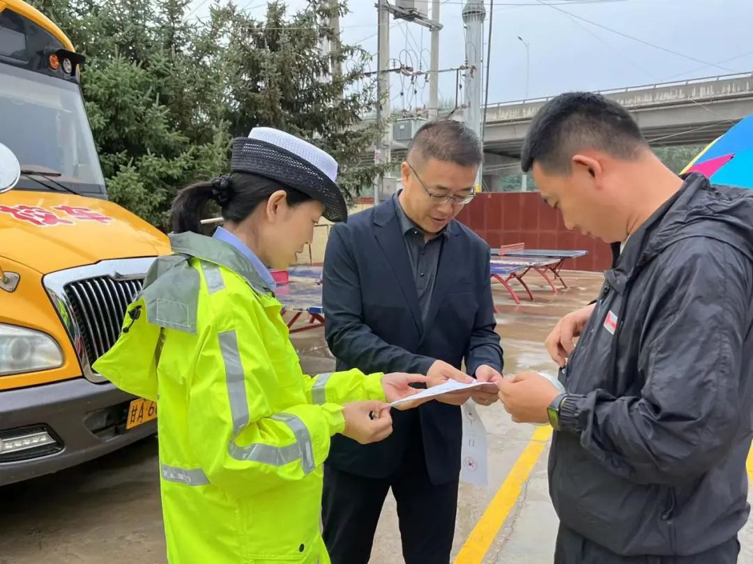 【交通信息】加強道路安全檢查 假期校車封存管理 圖片