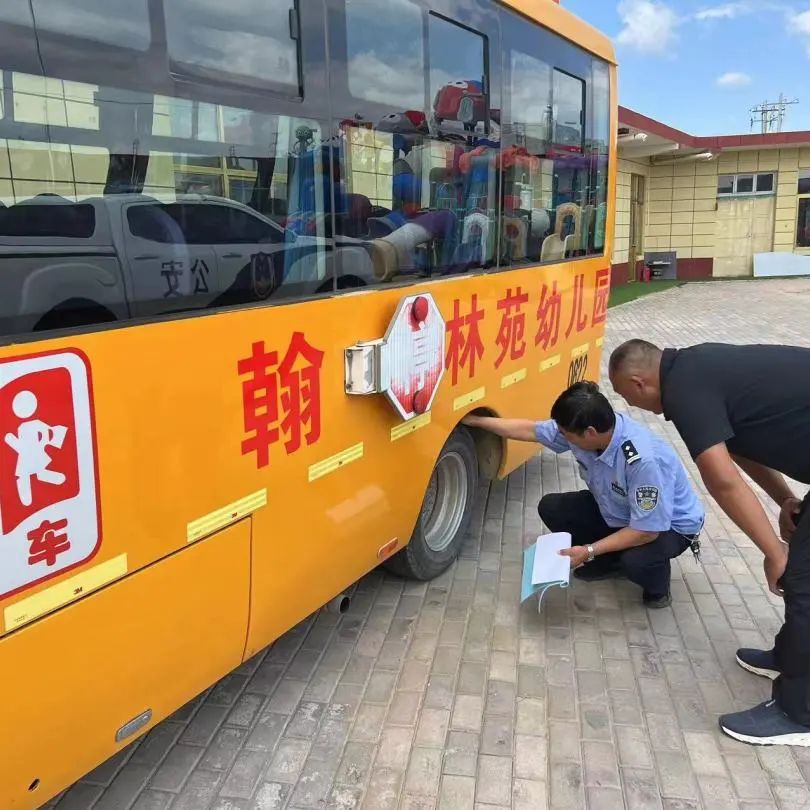 交警二大隊走進17家幼兒園 嚴把校車“安全關” | 夏季交通安全整治 交警二大隊走進17家幼兒園 嚴把校車“安全關” | 夏季交通安全整治