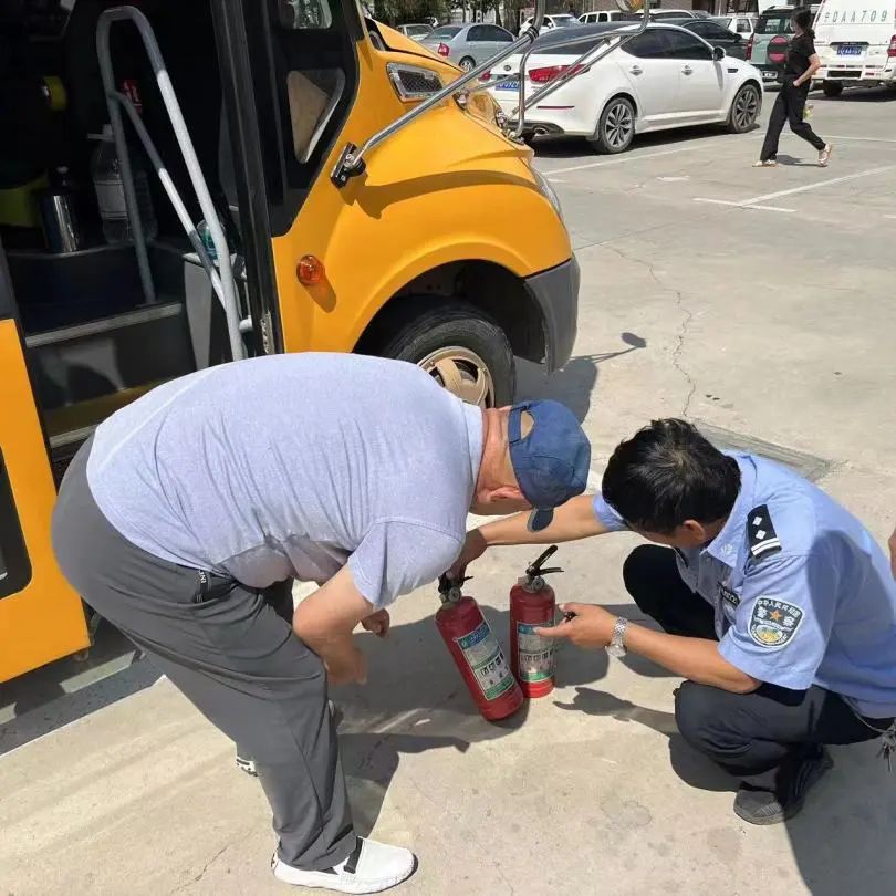 交警二大隊走進17家幼兒園 嚴把校車“安全關” | 夏季交通安全整治 圖片