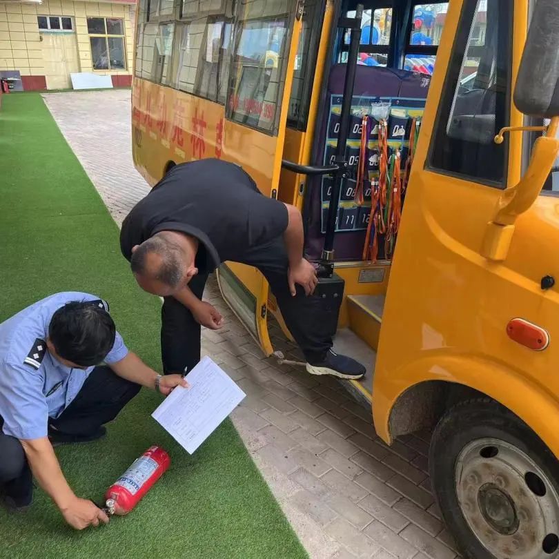 交警二大隊走進17家幼兒園 嚴把校車“安全關” | 夏季交通安全整治 交警二大隊走進17家幼兒園 嚴把校車“安全關” | 夏季交通安全整治