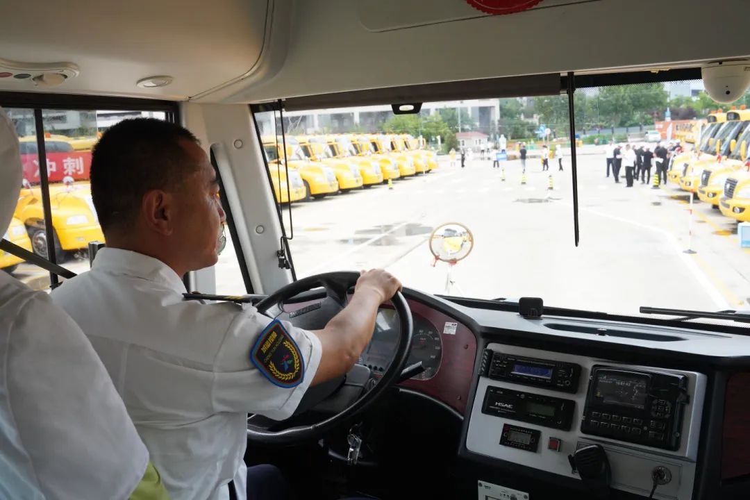校車駕駛員技能“大比武” | 2000余名“老司機”亮出真功夫 圖片
