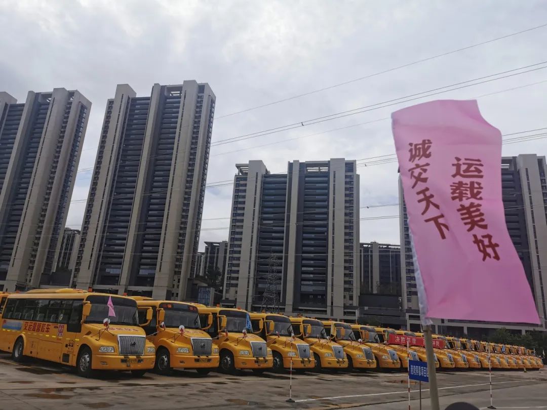 校車駕駛員技能“大比武” | 2000余名“老司機”亮出真功夫 圖片