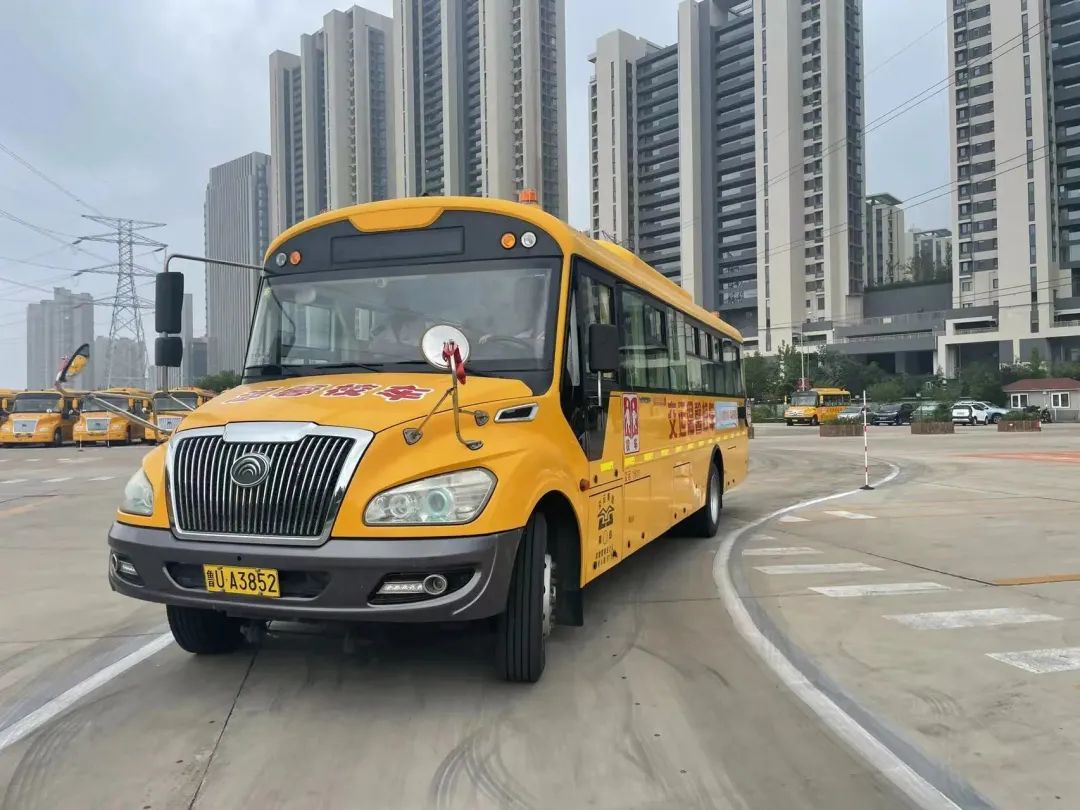 校車駕駛員技能“大比武” | 2000余名“老司機”亮出真功夫 校車駕駛員技能“大比武” | 2000余名“老司機”亮出真功夫