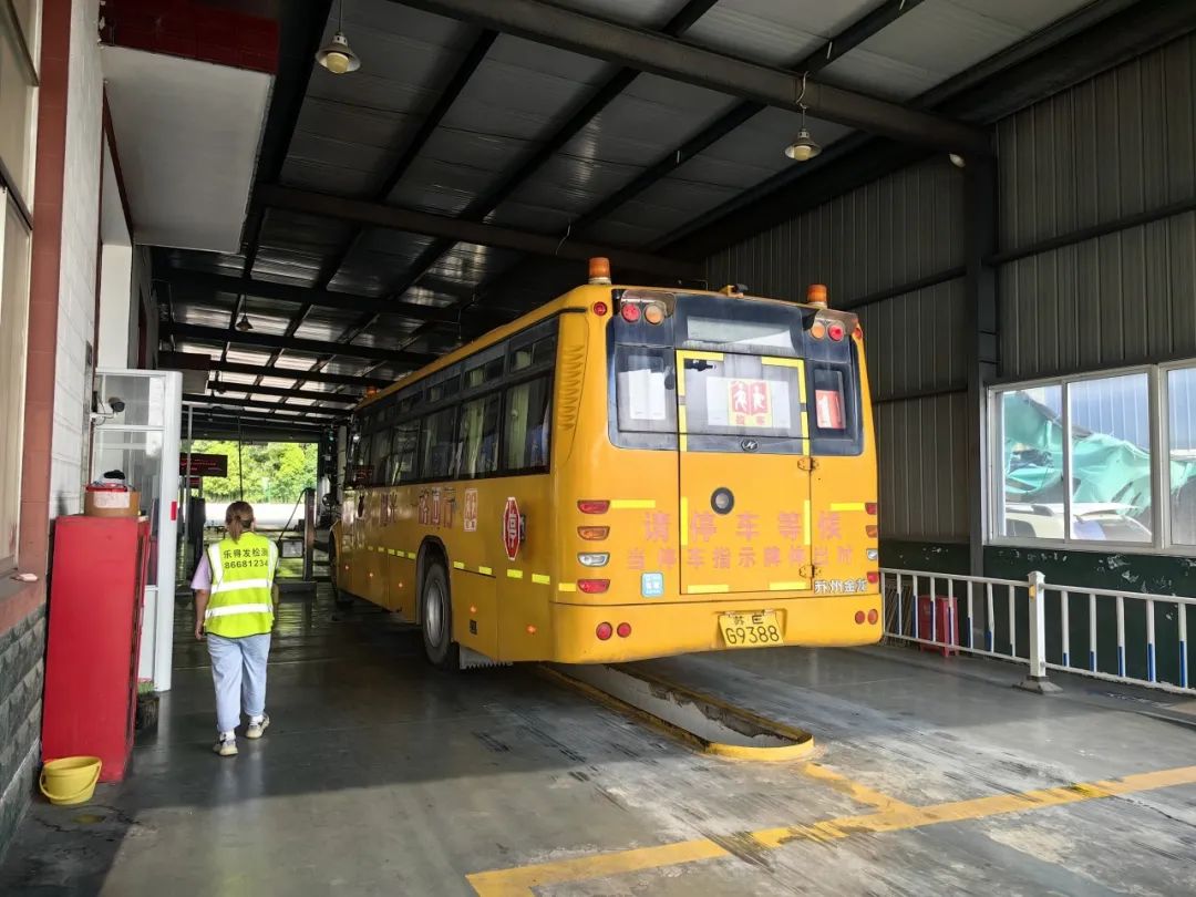 暑期校車“體檢”忙 圖片