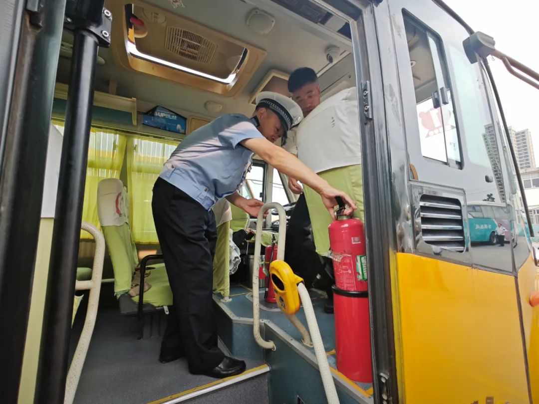 開學季 | 平度公安交警開展校車安全大檢查,為新學期保駕護航! 圖片