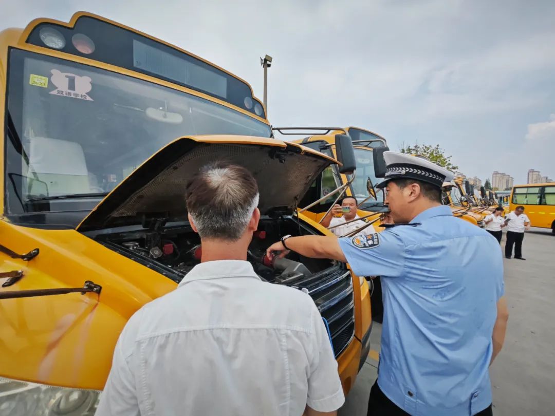 開學季 | 平度公安交警開展校車安全大檢查,為新學期保駕護航! 圖片