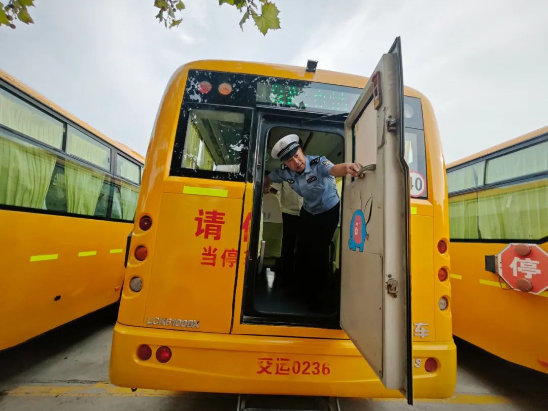 開學季 | 平度公安交警開展校車安全大檢查,為新學期保駕護航! 圖片