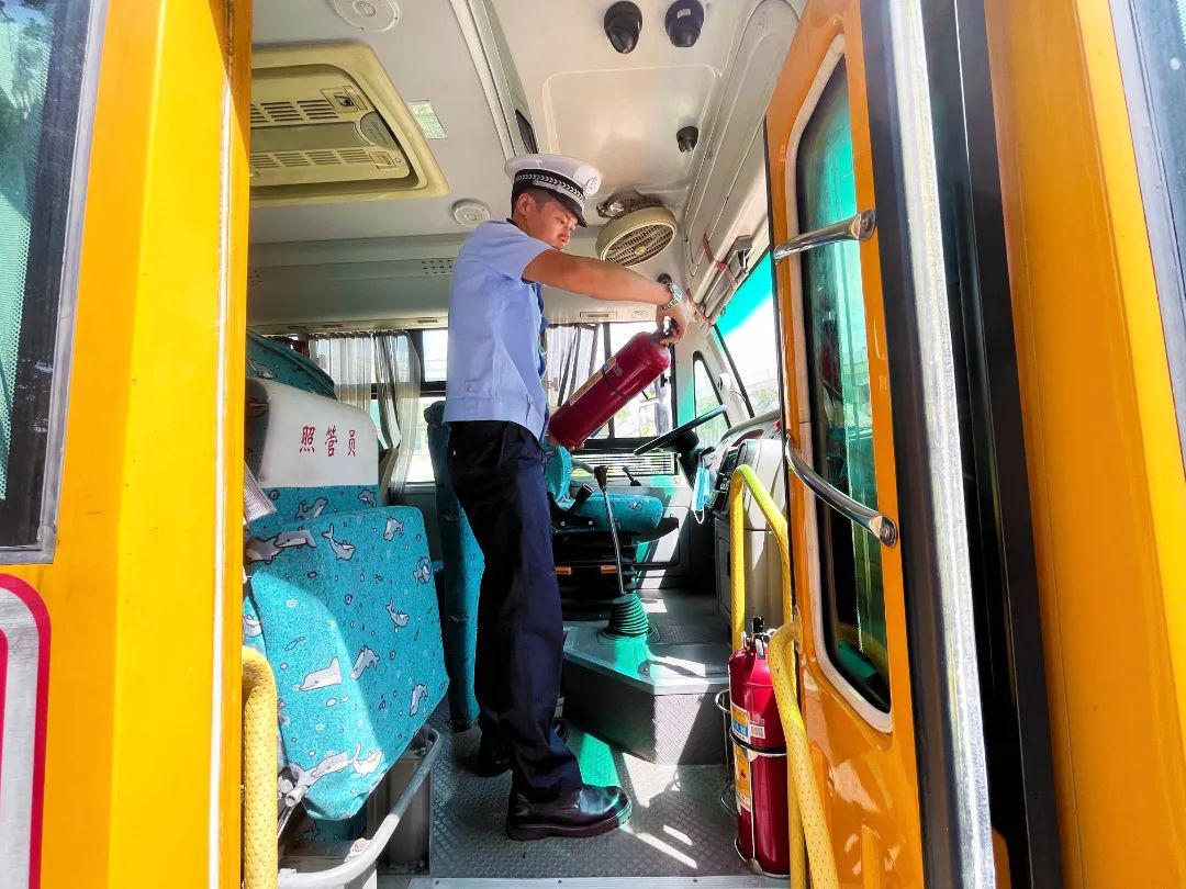 高埗鎮校車大“體檢” ,保障學生秋季學期返校乘車安全 圖片