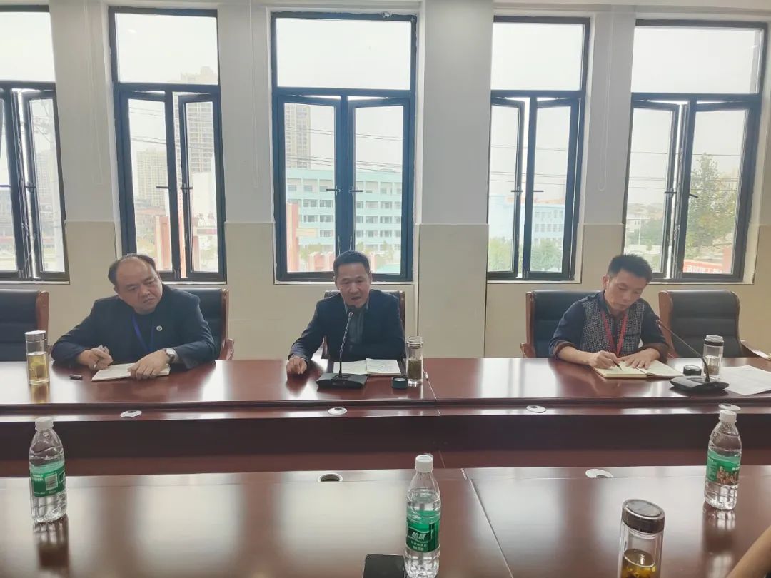 平安運行,為愛護航——黃梅縣第八小學開展校車安全工作會暨行政成員跟車督查活動 圖片