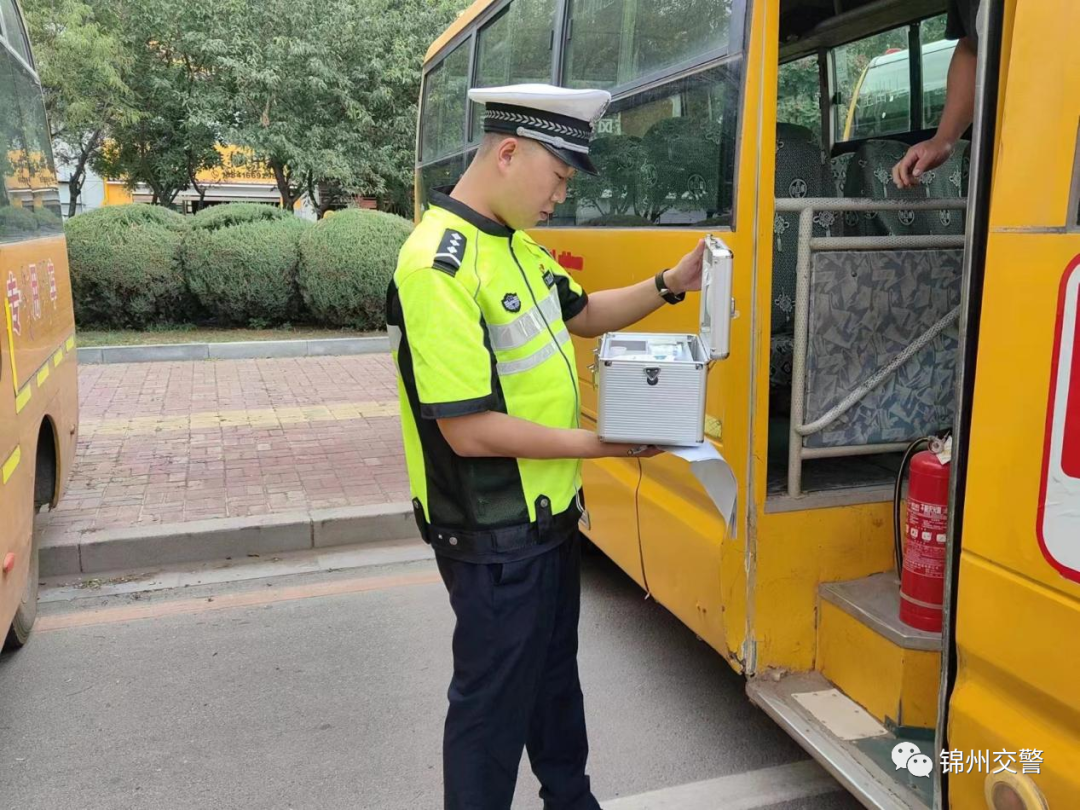 義縣交警針對校車開展常態化源頭管理/ 圖片