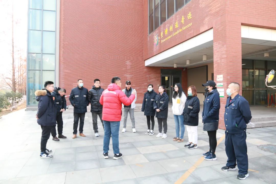 【平安守護(hù)】安全乘校車 平安伴我行——青島嶗山新世紀(jì)學(xué)校校車安全演練 圖片