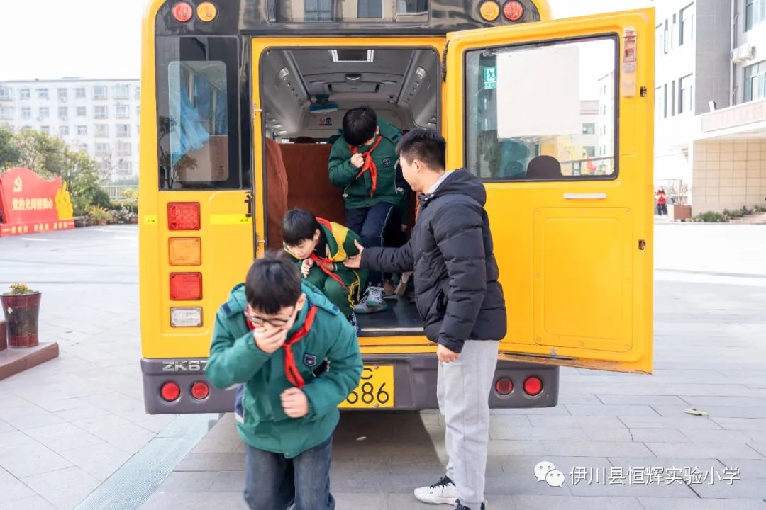 校車安全 警鐘長鳴 圖片