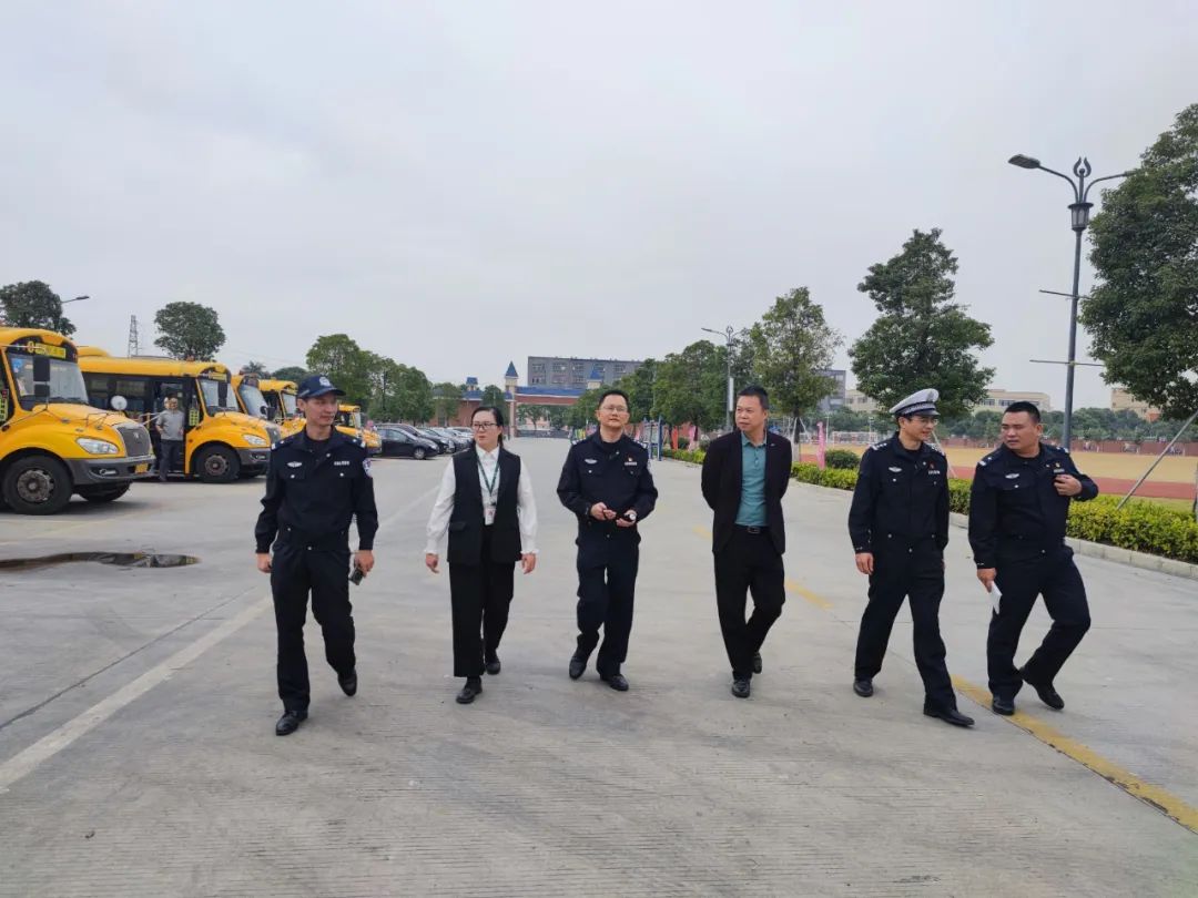 筑牢安全防線——古鎮新徽學校迎接校車運行安全大檢查 圖片