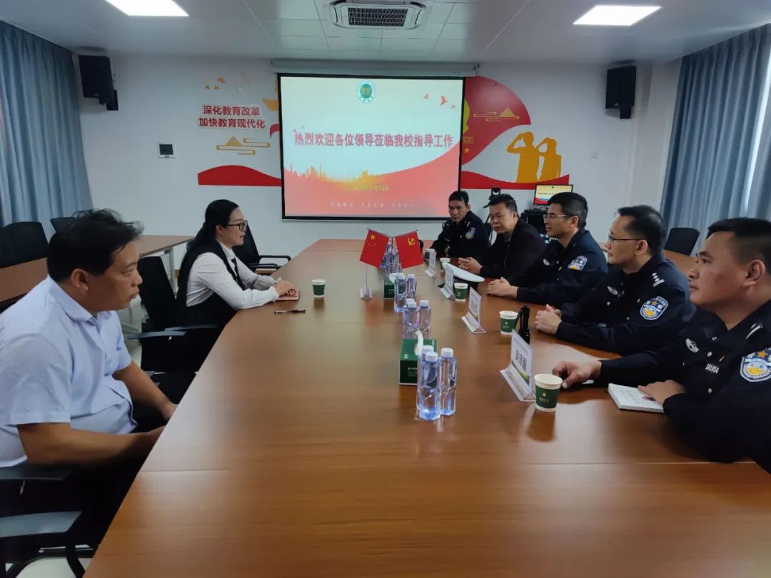 筑牢安全防線——古鎮新徽學校迎接校車運行安全大檢查 圖片