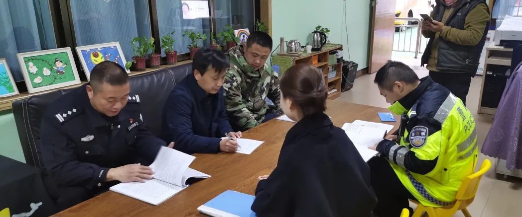 吉首交警開展冬季校車安全檢查/ 圖片