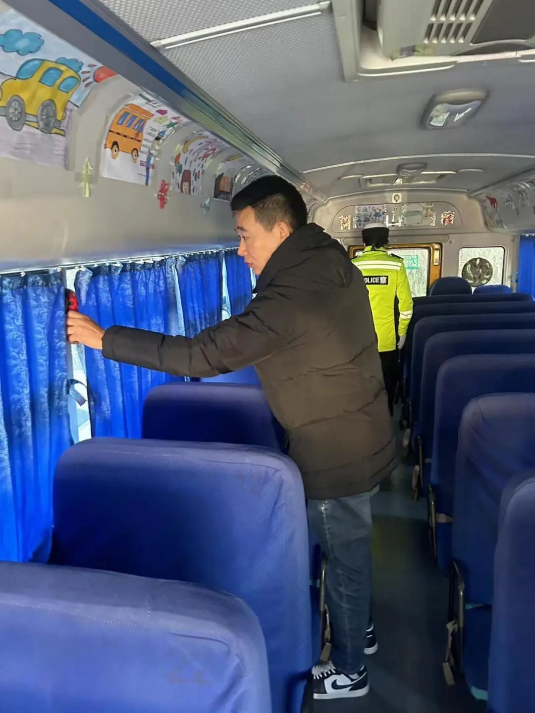 【交通信息】強化校車假期安全管理,守護學生出行安全 【交通信息】強化校車假期安全管理,守護學生出行安全