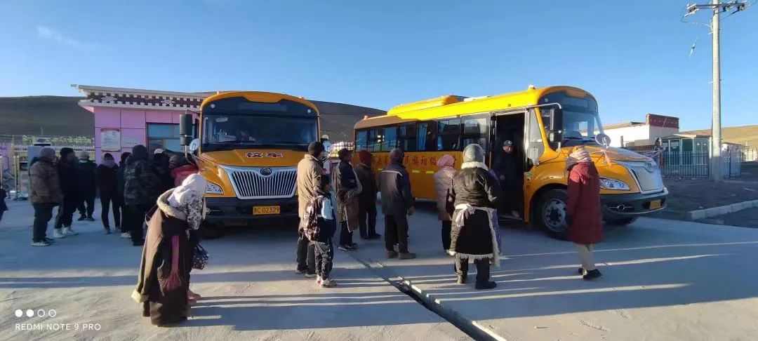 【民生實事】為民辦實事 護航“求學路” ——剛察縣校車服務作用發(fā)揮明顯 圖片