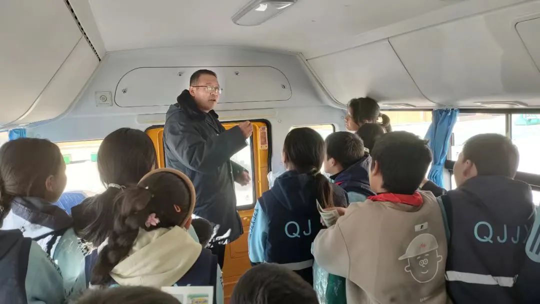 【民生實事】為民辦實事 護航“求學路” ——剛察縣校車服務作用發(fā)揮明顯 圖片