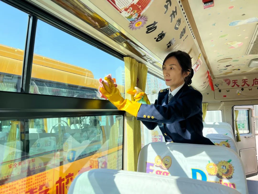 安全為先 常態“升級” | 青島城運控股集團交運溫馨校車進入“寒假模式” 圖片