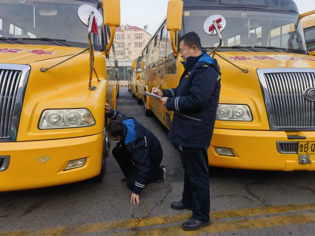 安全為先 常態“升級” | 青島城運控股集團交運溫馨校車進入“寒假模式” 圖片