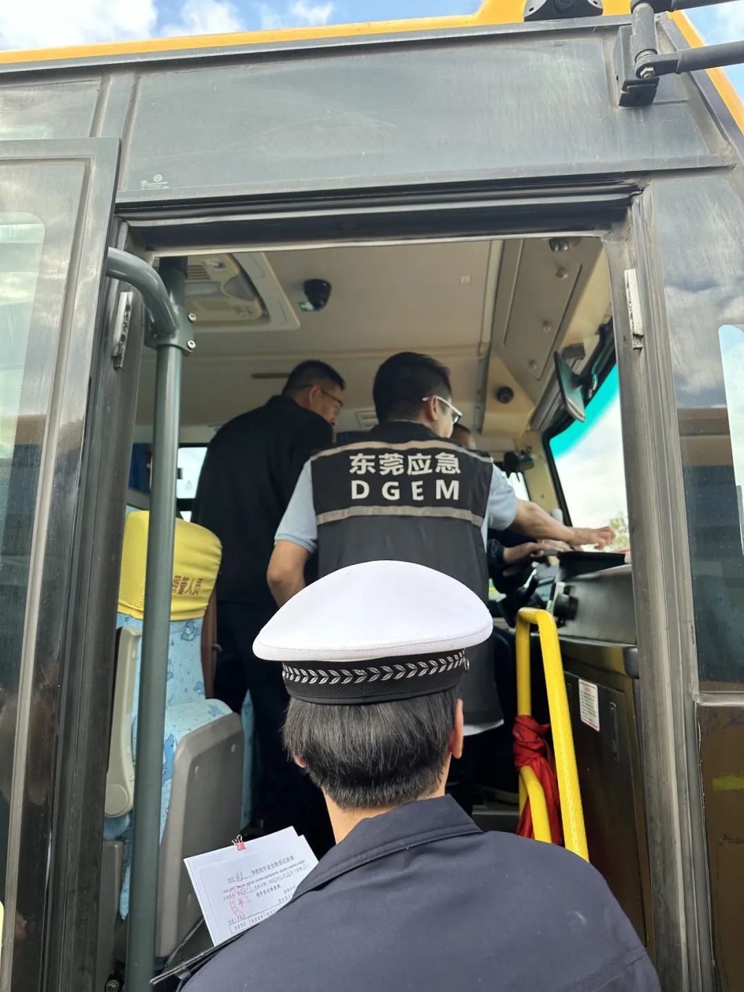 新學期啟航,萬江交警大隊攜手多方力量開展校車安全大檢查 新學期啟航,萬江交警大隊攜手多方力量開展校車安全大檢查