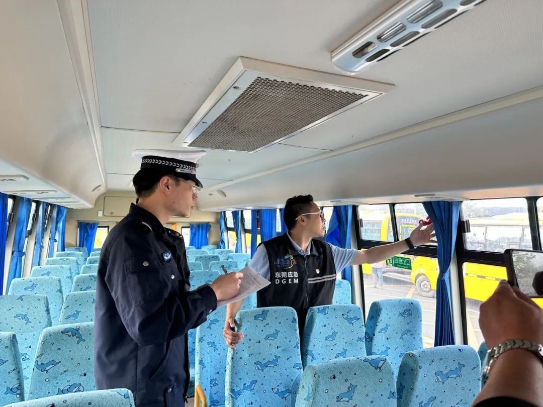 新學期啟航,萬江交警大隊攜手多方力量開展校車安全大檢查 新學期啟航,萬江交警大隊攜手多方力量開展校車安全大檢查