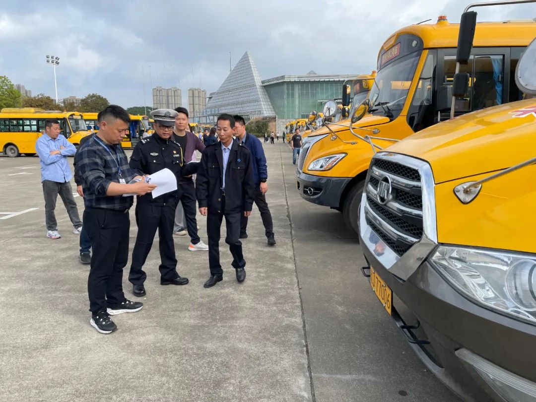 【平安岡州】校車安全“大體檢”,新會公安為新學期保駕護航! 【平安岡州】校車安全“大體檢”,新會公安為新學期保駕護航!